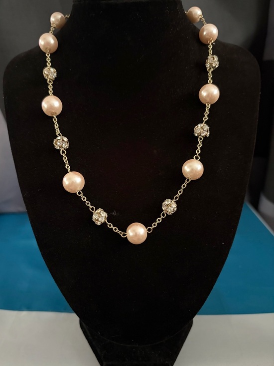 Jewelry - Classic Pink Pearl and Crystal Chain Necklace - Unbranded
